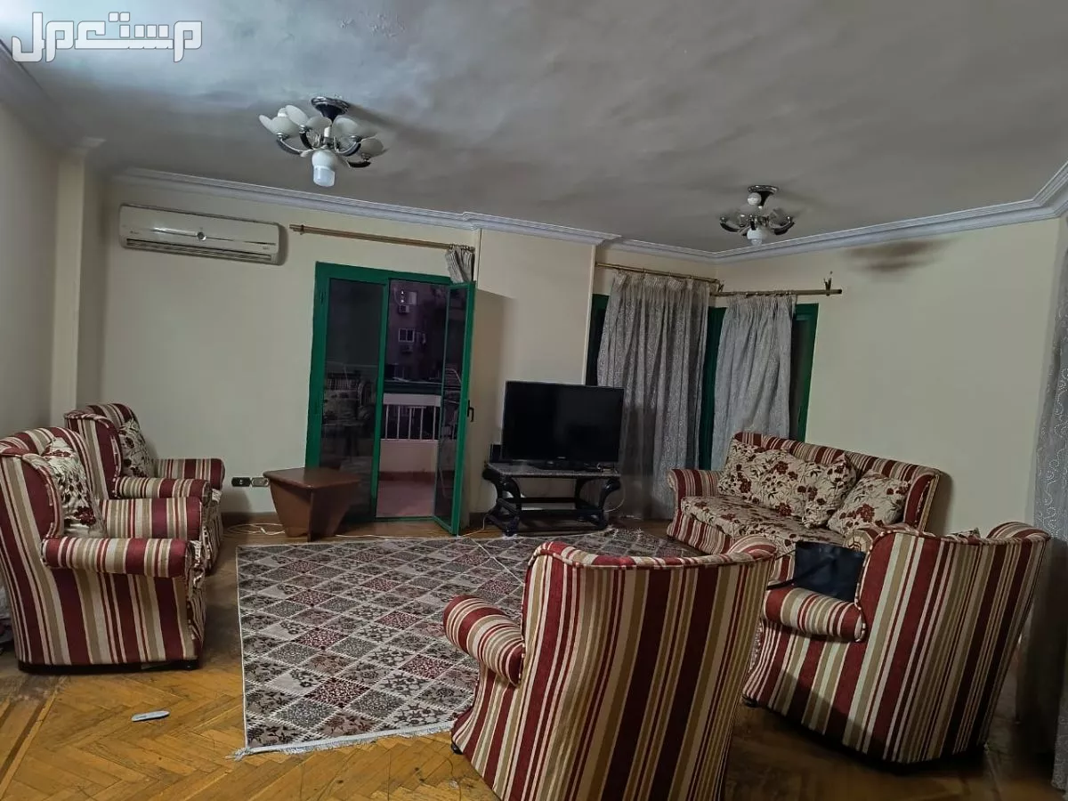 عدد اتنين انترريه كنبة واربعة فوتيه وكنبة واتنين فوتيه للتواصل 01229793391مدينة نصر شارع احمد فخرى انتريه للبيع
