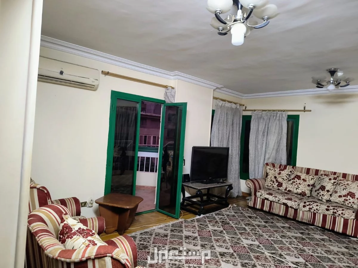 عدد اتنين انترريه كنبة واربعة فوتيه وكنبة واتنين فوتيه للتواصل 01229793391مدينة نصر شارع احمد فخرى انتريه للبيع