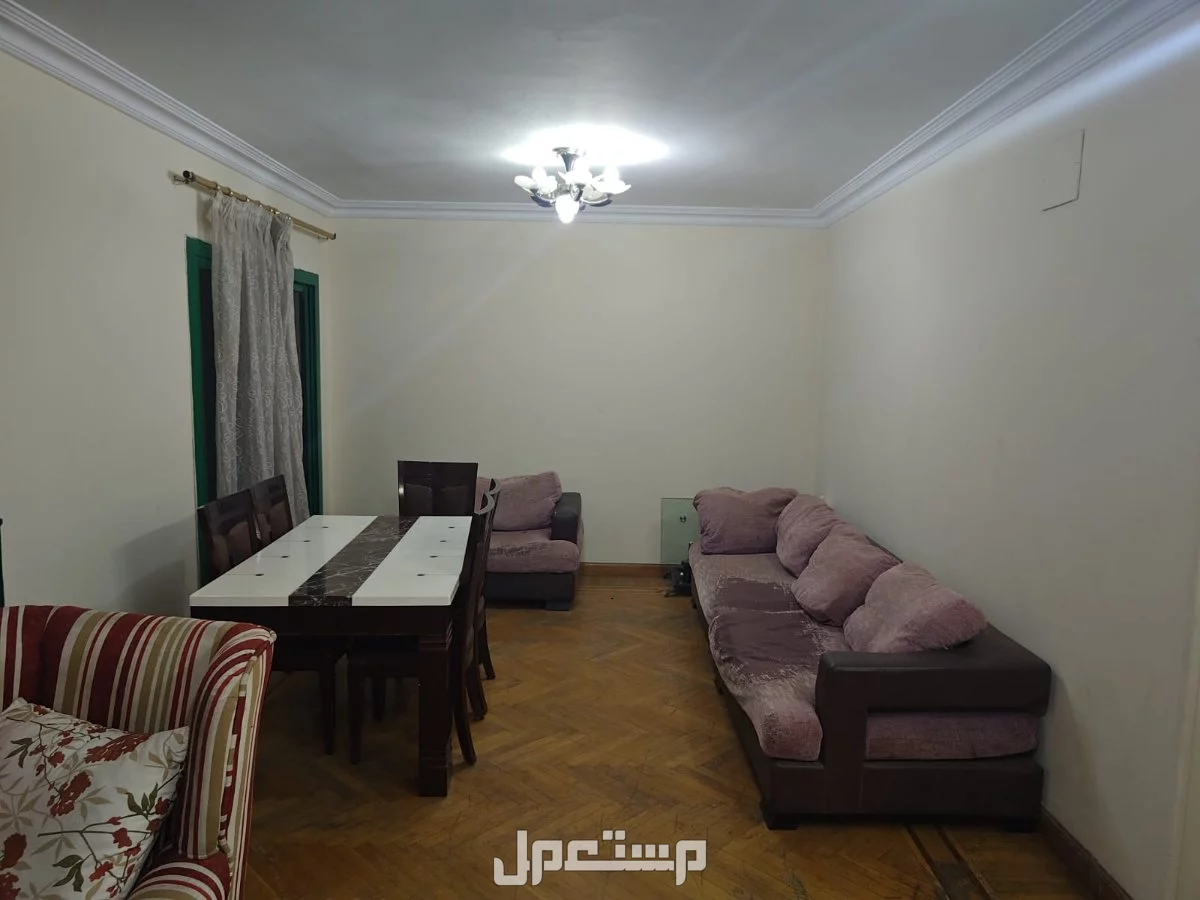 عدد اتنين انترريه كنبة واربعة فوتيه وكنبة واتنين فوتيه للتواصل 01229793391مدينة نصر شارع احمد فخرى انتريه للبيع