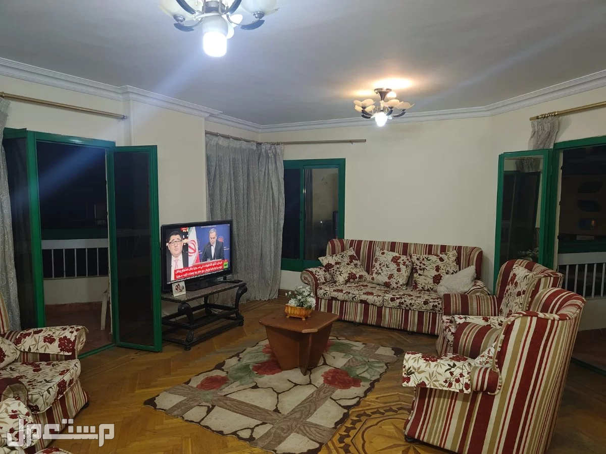 عدد اتنين انترريه كنبة واربعة فوتيه وكنبة واتنين فوتيه للتواصل 01229793391مدينة نصر شارع احمد فخرى انتريه للبيع