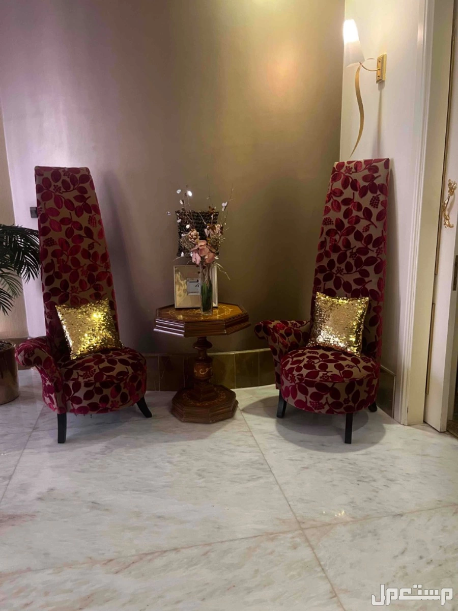 كنب فخم مع ستاره واكسسوارات في الرياض بسعر 1500 ريال سعودي