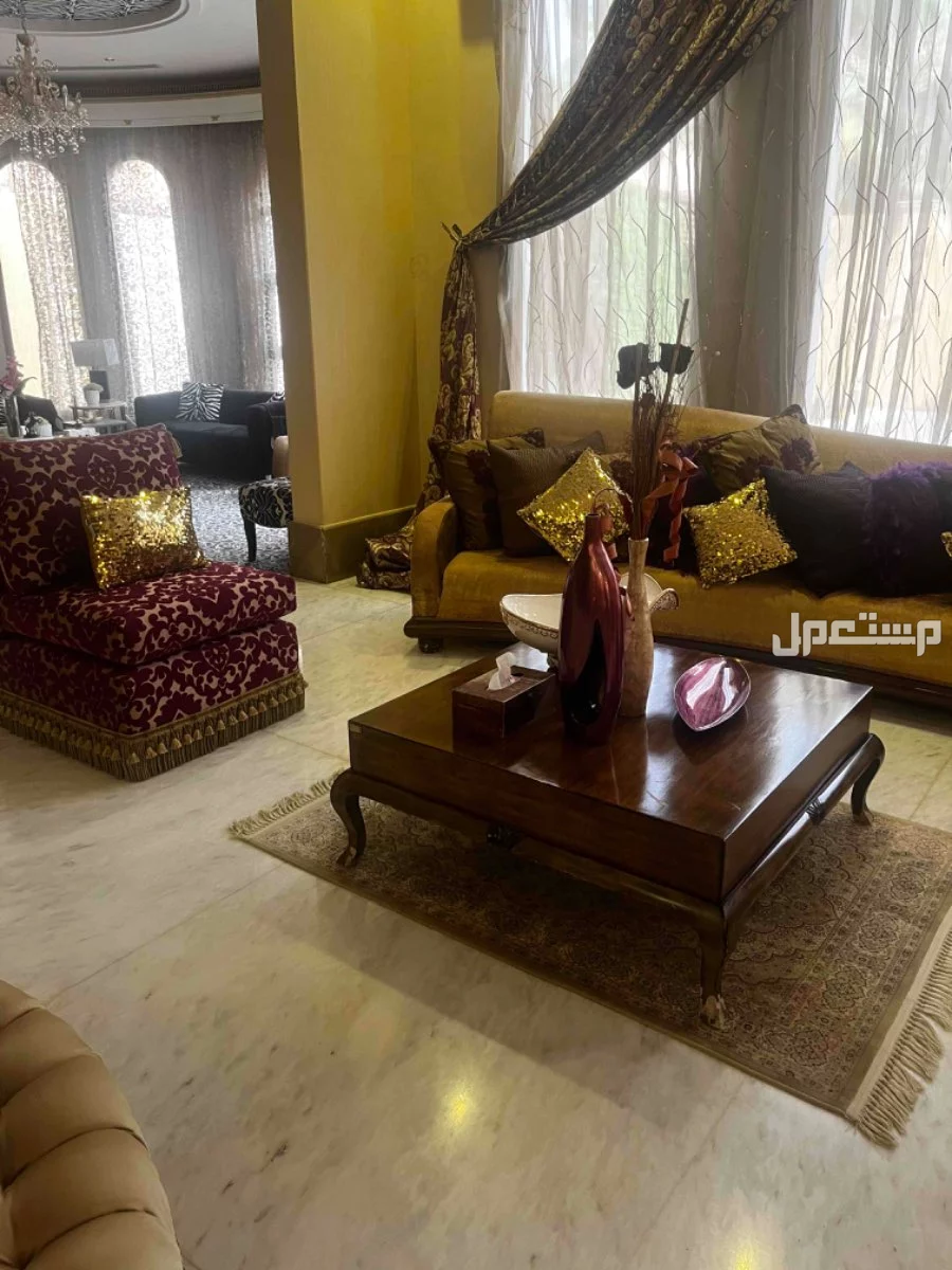 كنب فخم مع ستاره واكسسوارات في الرياض بسعر 1500 ريال سعودي