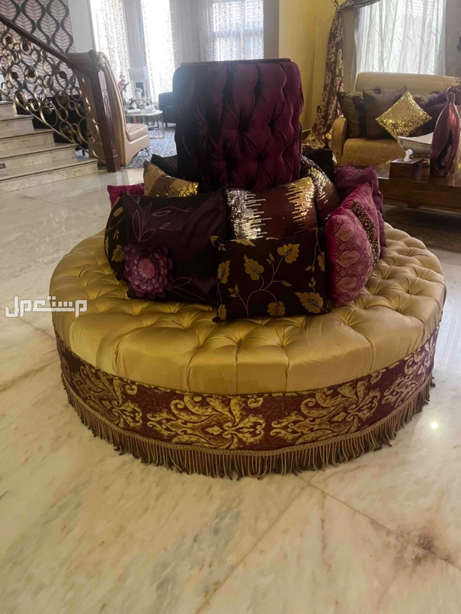 كنب فخم مع ستاره واكسسوارات في الرياض بسعر 1500 ريال سعودي