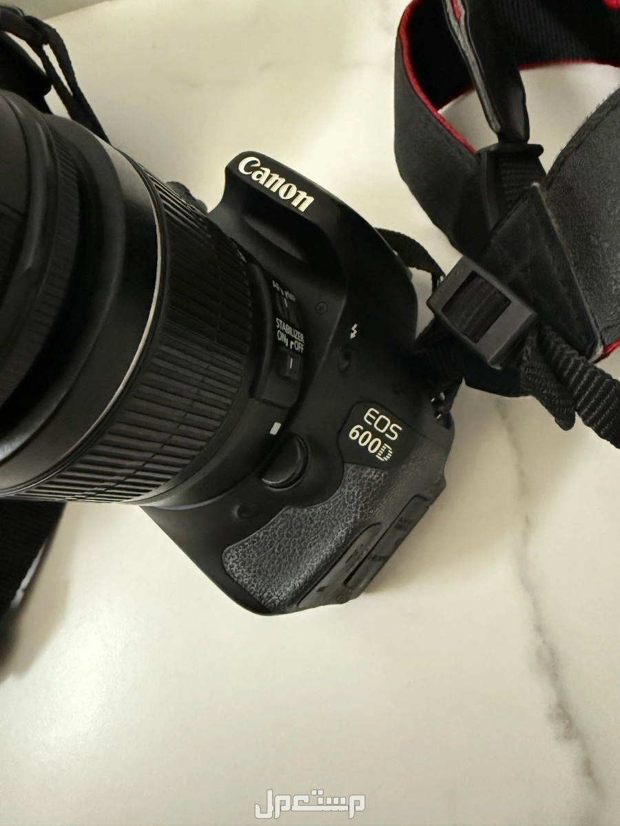 كاميرا كانون للبيع بقيمة 1500 ريال مع الملحقات  Canon D600