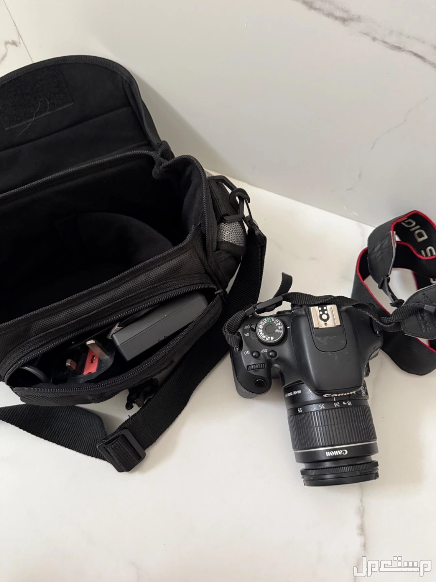 كاميرا كانون للبيع بقيمة 1500 ريال مع الملحقات  Canon D600