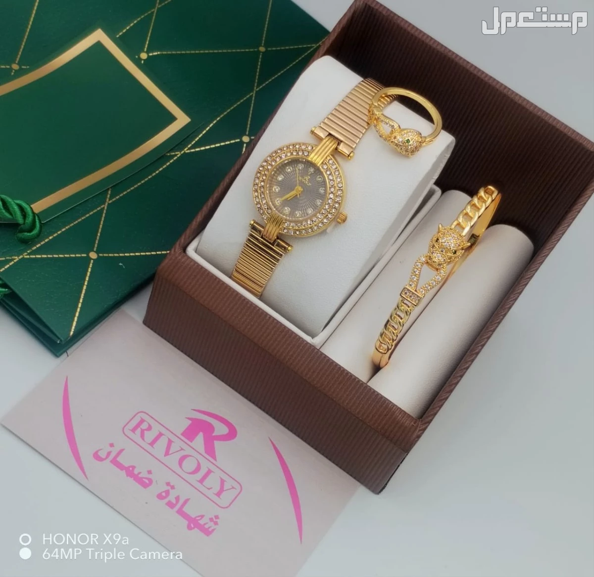 جديدنا     ،نوفر لكم  اطقم نسائي 👌🌹  ساعة نسائي ضمان سنة موية مكينه بطارية     مع اسوارة وخاتم   علبة وكيس وكرت   السعر  ريال 150 ريال