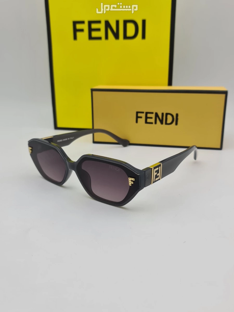 نظارات شمسية من ماركه قوتشي  مع جميع الملحقات السعر 110 ريال