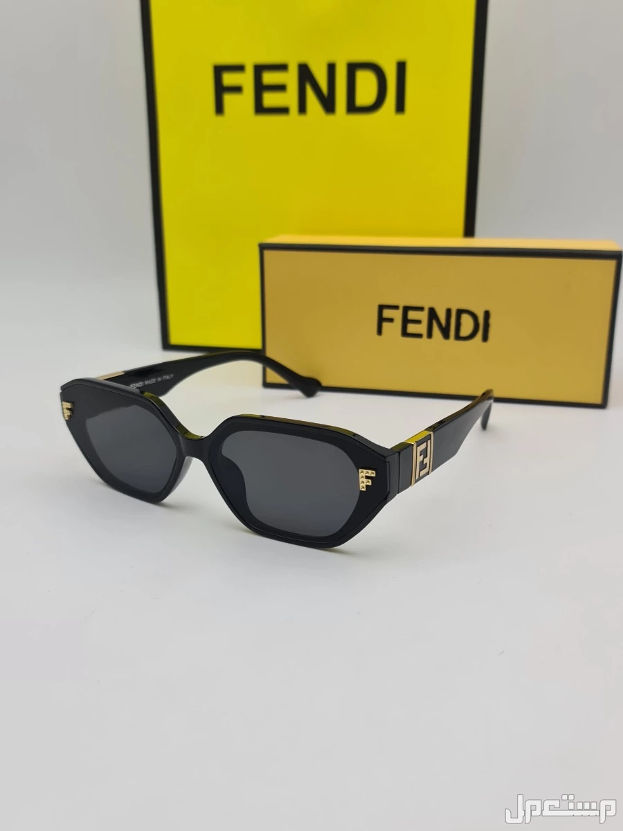 نظارات شمسية من ماركه قوتشي  مع جميع الملحقات السعر 110 ريال