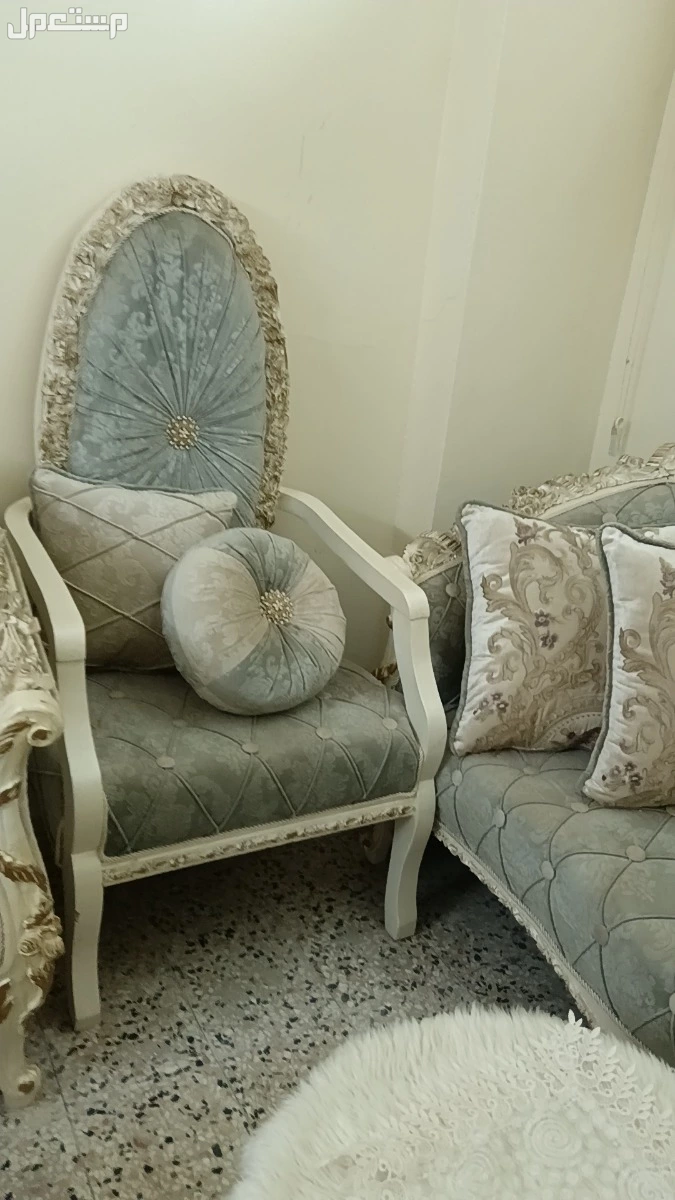 حي بني ظفر شارع الحزام للبيع كنب شبه جديد سبب البيع ضيق المكان الرجاء تواصل الجاد فقط