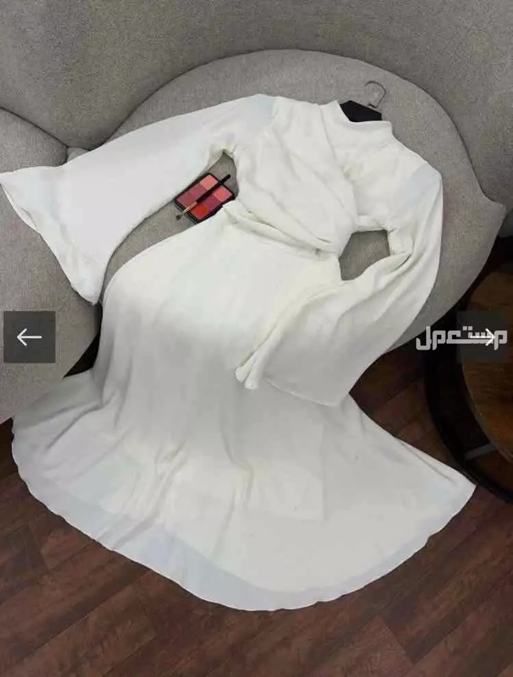 فستان جديد انلبس مره بس نظيف ومافيه اي عيوب مقاس سمول سبب البيع اني ما احتاجه  في مكة المكرمة بسعر 200 ريال سعودي