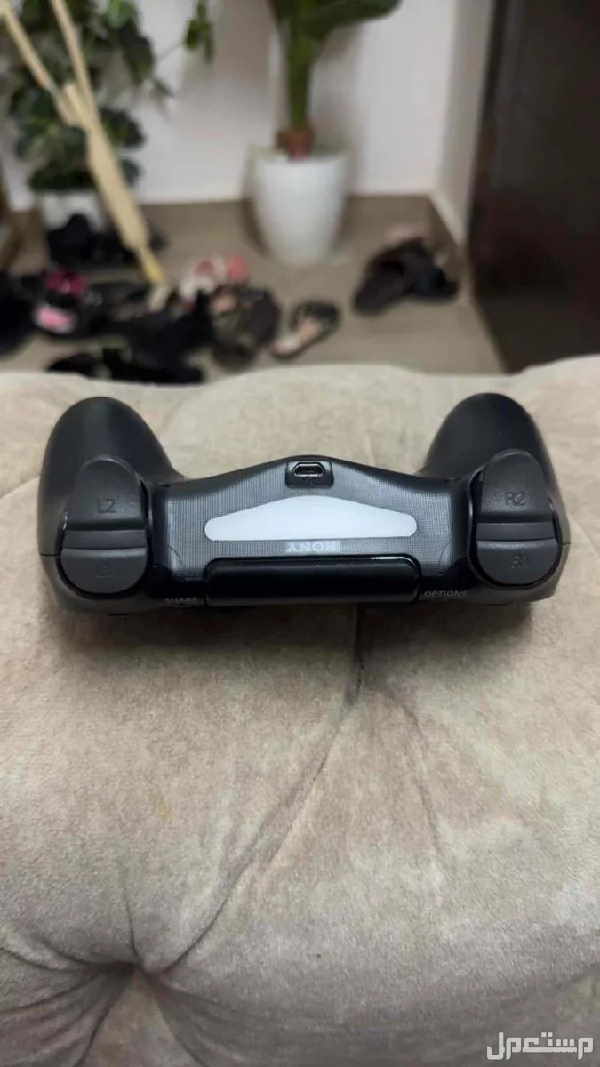 يد PS4 أصلية، استخدام خفيف ونظيفة مثل الجديدة. بدون أعطال، وكل الأزرار شغالة تمام. السعر 150 ريال وقابل للتفاوض البسيط. للتواصل واتساب أو عبر الموقع