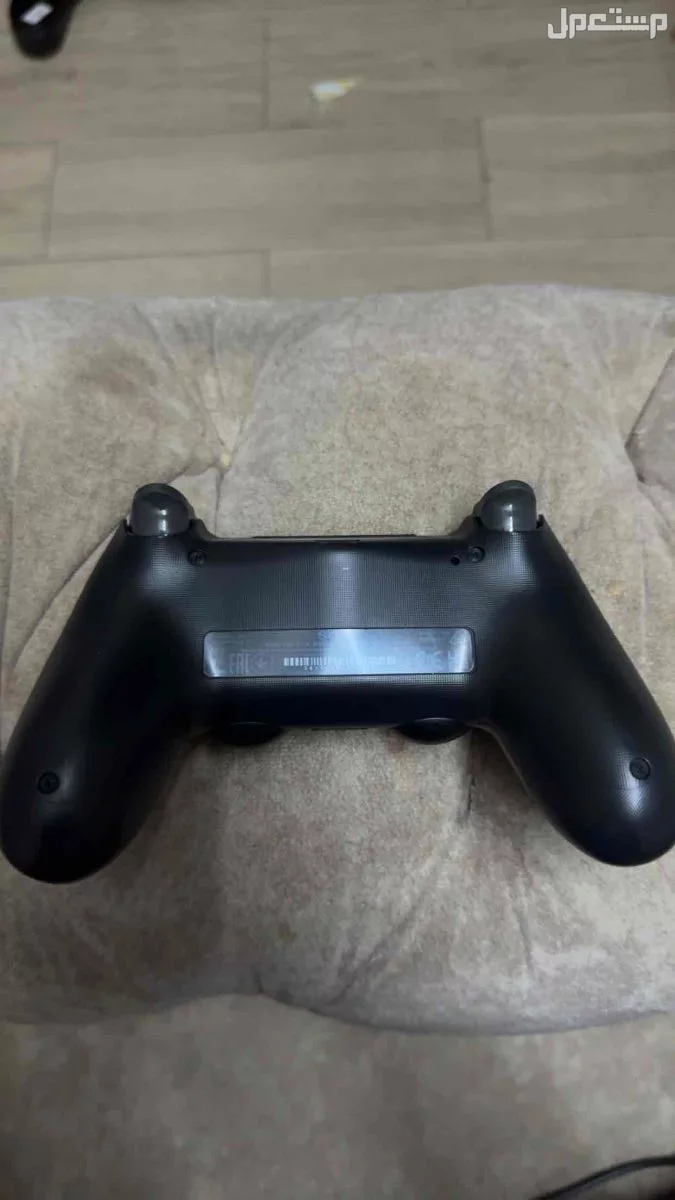 يد PS4 أصلية، استخدام خفيف ونظيفة مثل الجديدة. بدون أعطال، وكل الأزرار شغالة تمام. السعر 150 ريال وقابل للتفاوض البسيط. للتواصل واتساب أو عبر الموقع