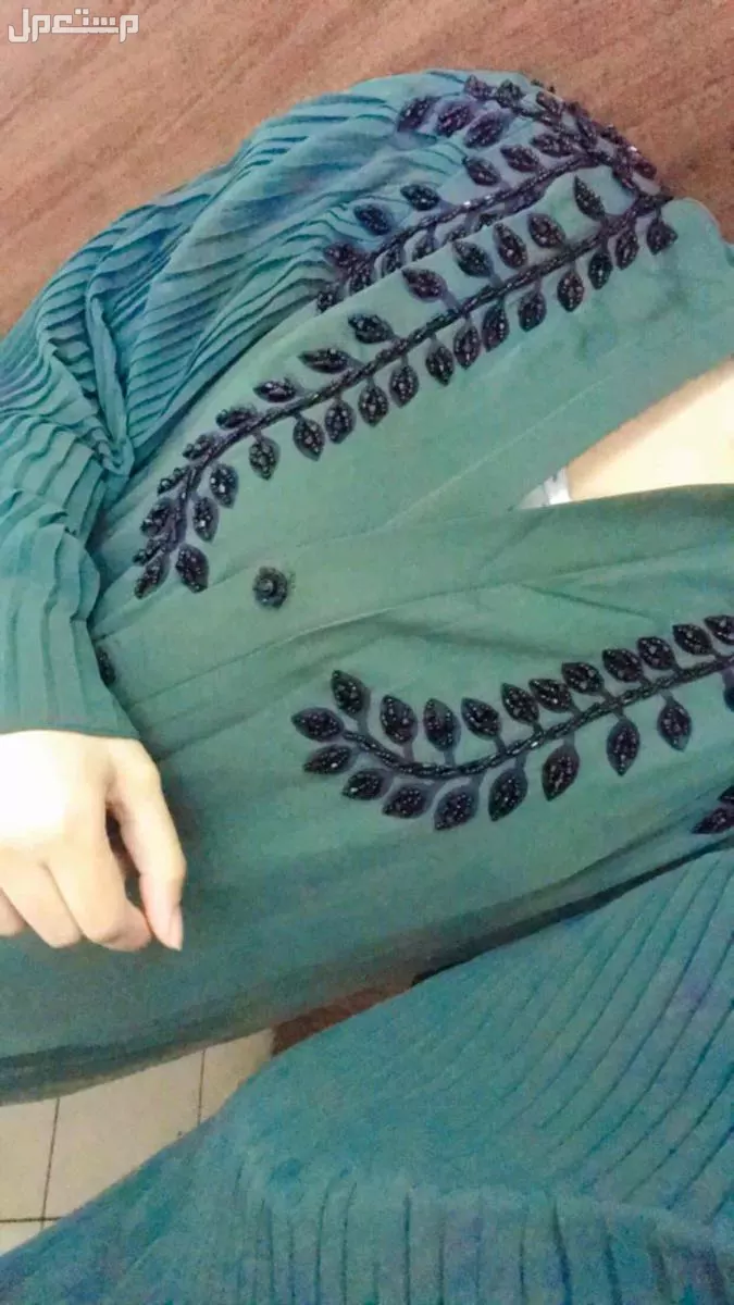 للبيع بشت زيتوني ملبوس مره وحده بسعر 40 وبي مجال في بغداد بسعر 40 دينار عراقي