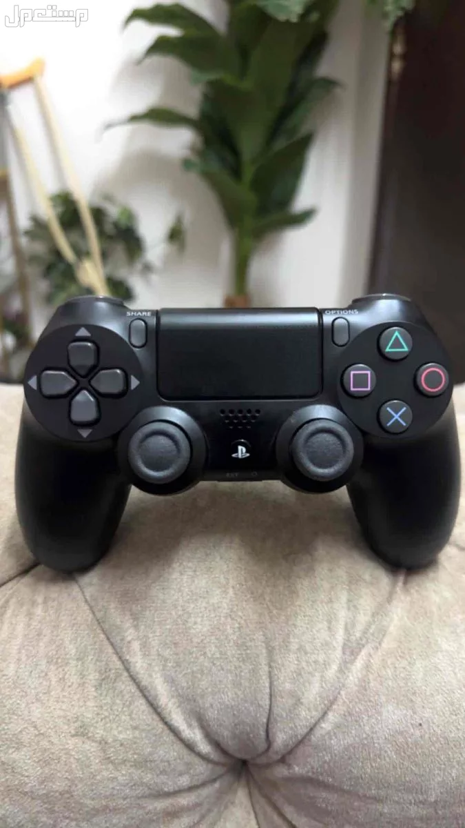 يد PS4 أصلية، استخدام خفيف ونظيفة مثل الجديدة. بدون أعطال، وكل الأزرار شغالة تمام. السعر 150 ريال وقابل للتفاوض البسيط. للتواصل واتساب أو عبر الموقع