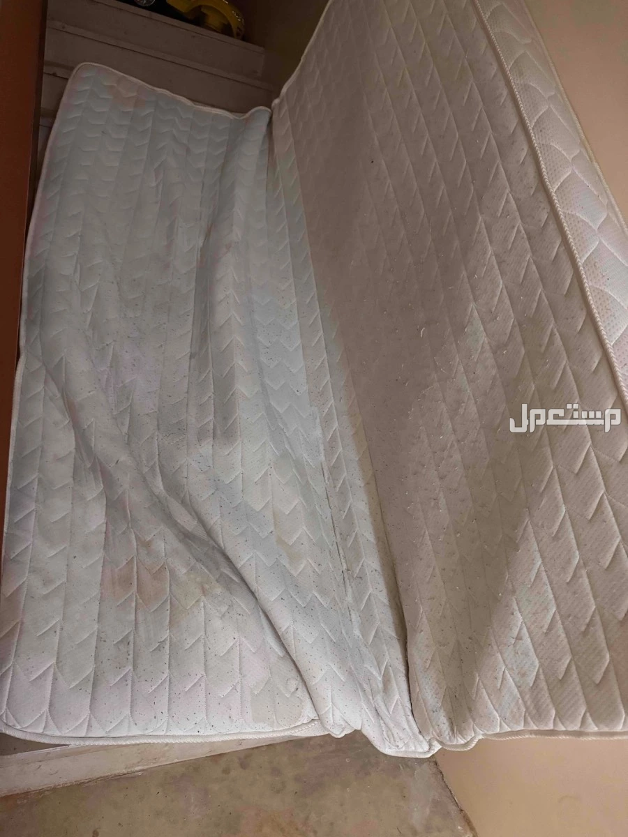مرتبه شبه جديده في عرعر بسعر 300 ريال سعودي