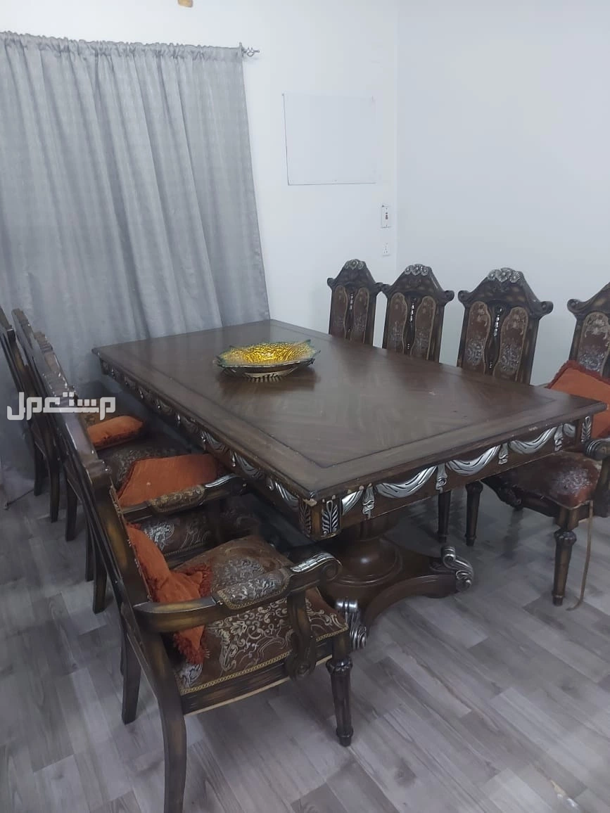 سفرة طعام للبيع مع ست كراسي.. خشب متين نوع ممتاز .. الرياض / الرمال