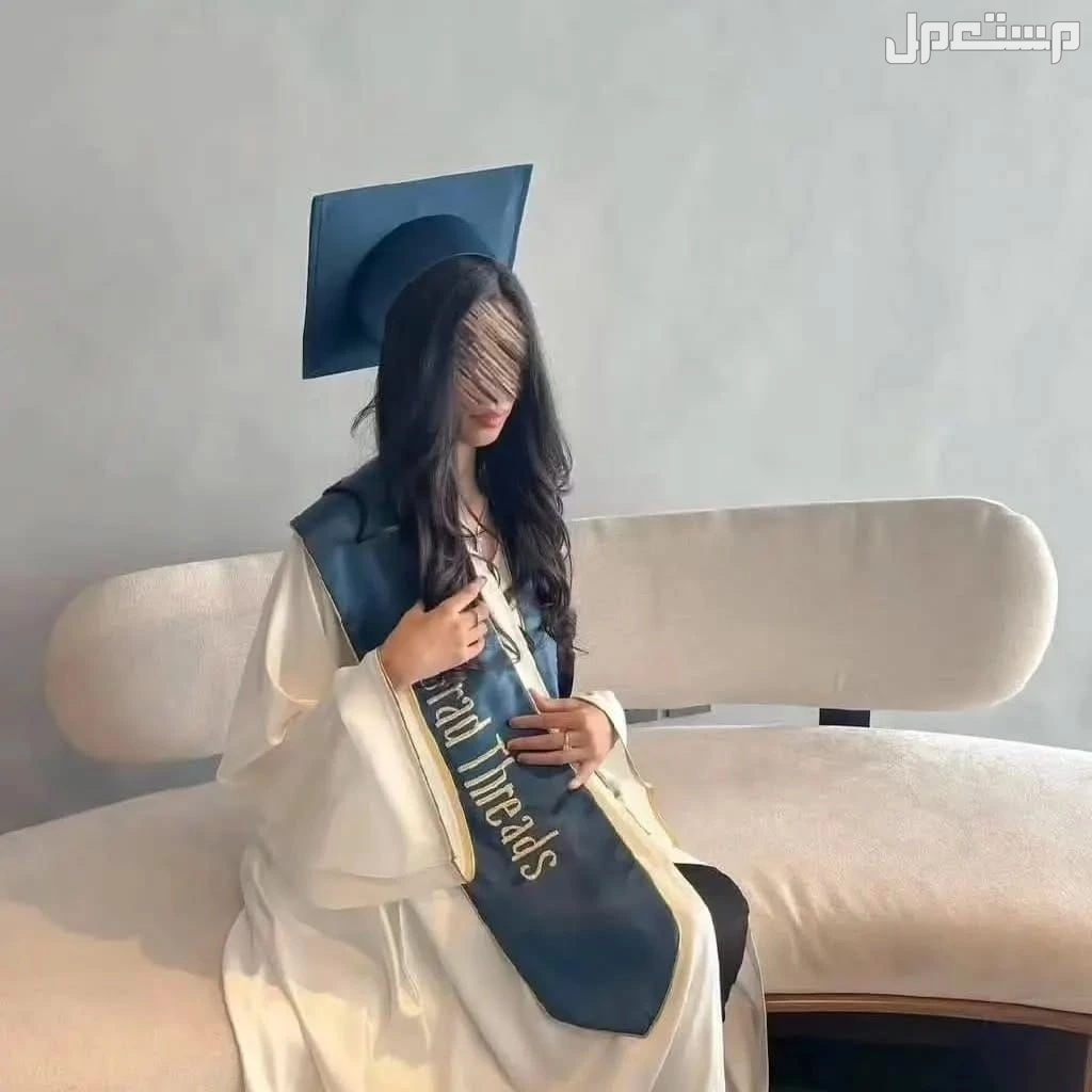 السعر 200ريال سعودي 🌹بدأنا بستقبال طلبات التخرج  ◽عباية تخرج 2025🎓 ▪️قبعة ساده. ▪️روب عباية. ▪️وشاح تطريز حسب الطلب🪡. ▪️قماش تفته ممتاز . ▪️المقاسات حسب مقاس العباية.   50 . 52 . 54 . 56