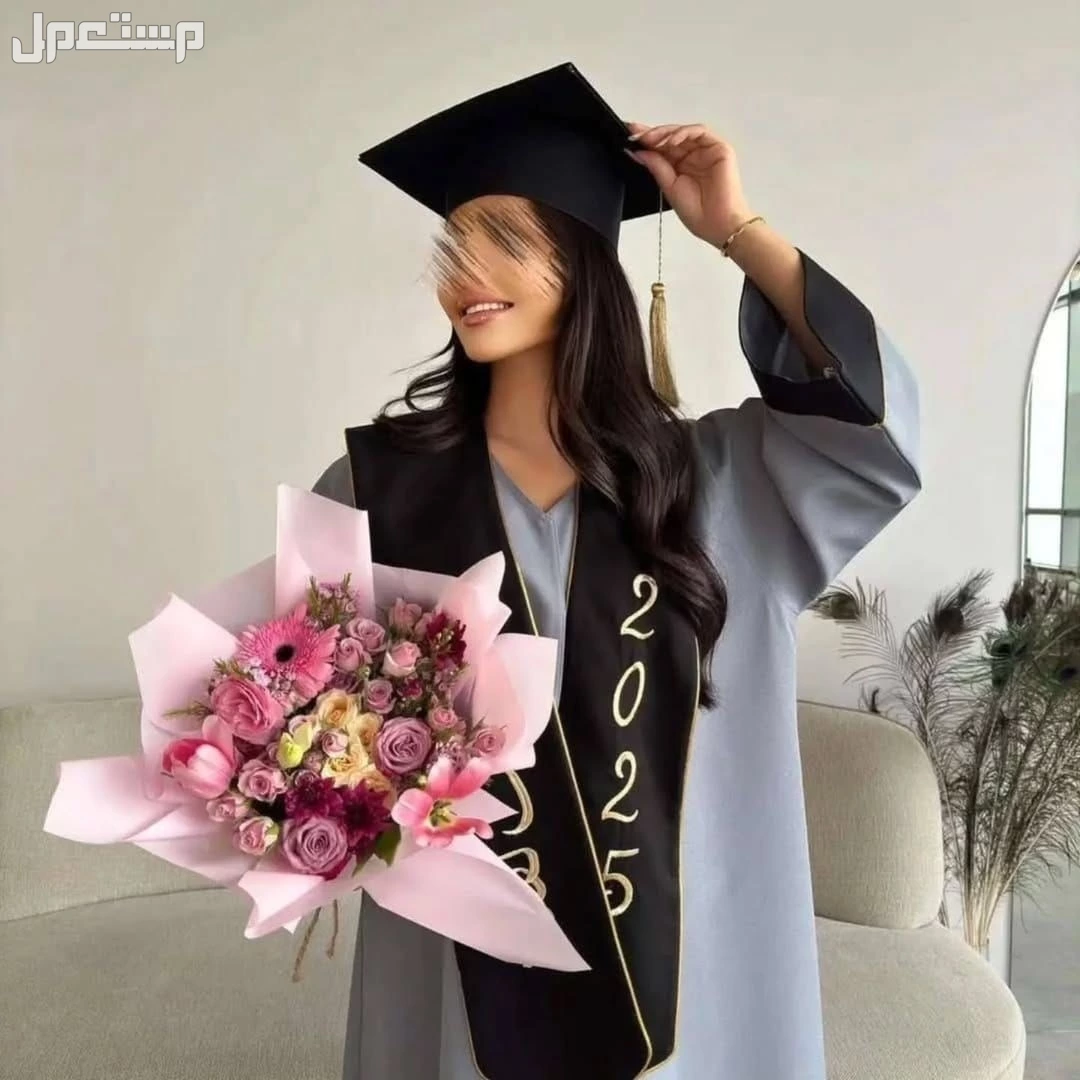 السعر 200ريال سعودي 🌹بدأنا بستقبال طلبات التخرج  ◽عباية تخرج 2025🎓 ▪️قبعة ساده. ▪️روب عباية. ▪️وشاح تطريز حسب الطلب🪡. ▪️قماش تفته ممتاز . ▪️المقاسات حسب مقاس العباية.   50 . 52 . 54 . 56