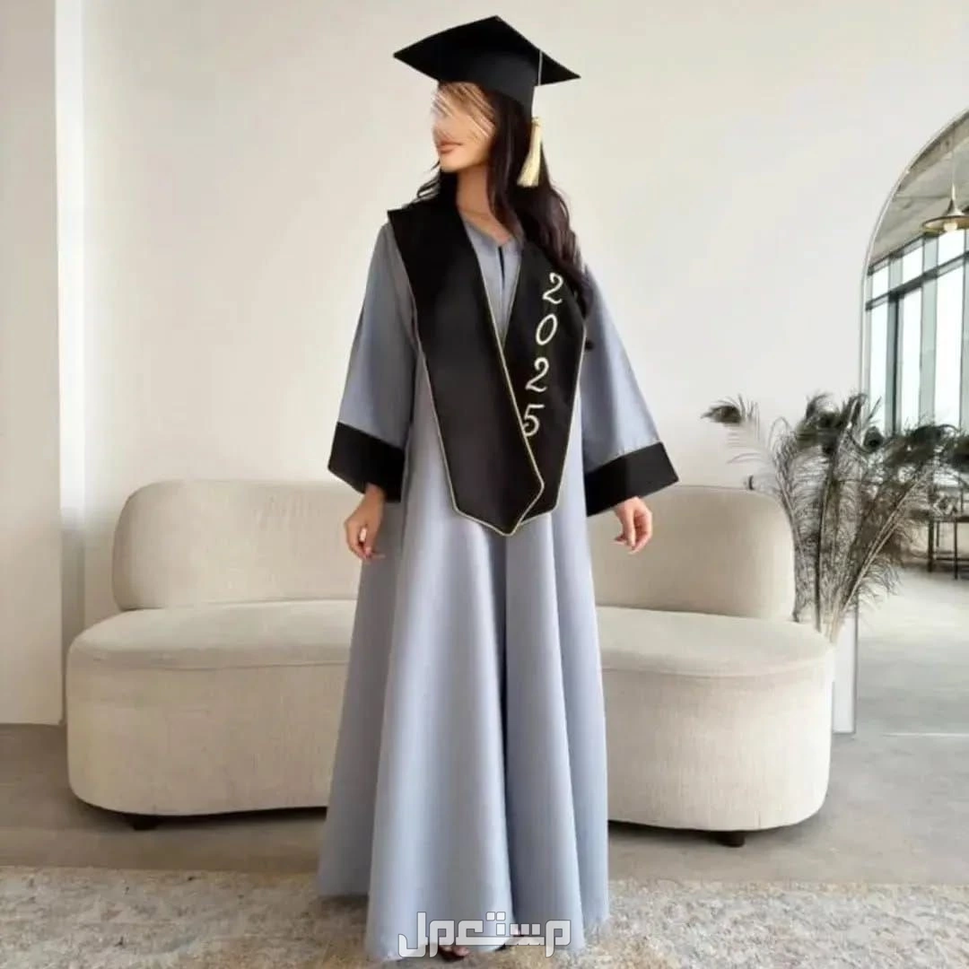 السعر 200ريال سعودي 🌹بدأنا بستقبال طلبات التخرج  ◽عباية تخرج 2025🎓 ▪️قبعة ساده. ▪️روب عباية. ▪️وشاح تطريز حسب الطلب🪡. ▪️قماش تفته ممتاز . ▪️المقاسات حسب مقاس العباية.   50 . 52 . 54 . 56