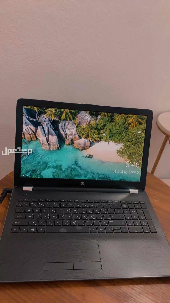 للبيع لاب توب اتش بي نظيف لون رصاصي شاشة full HD