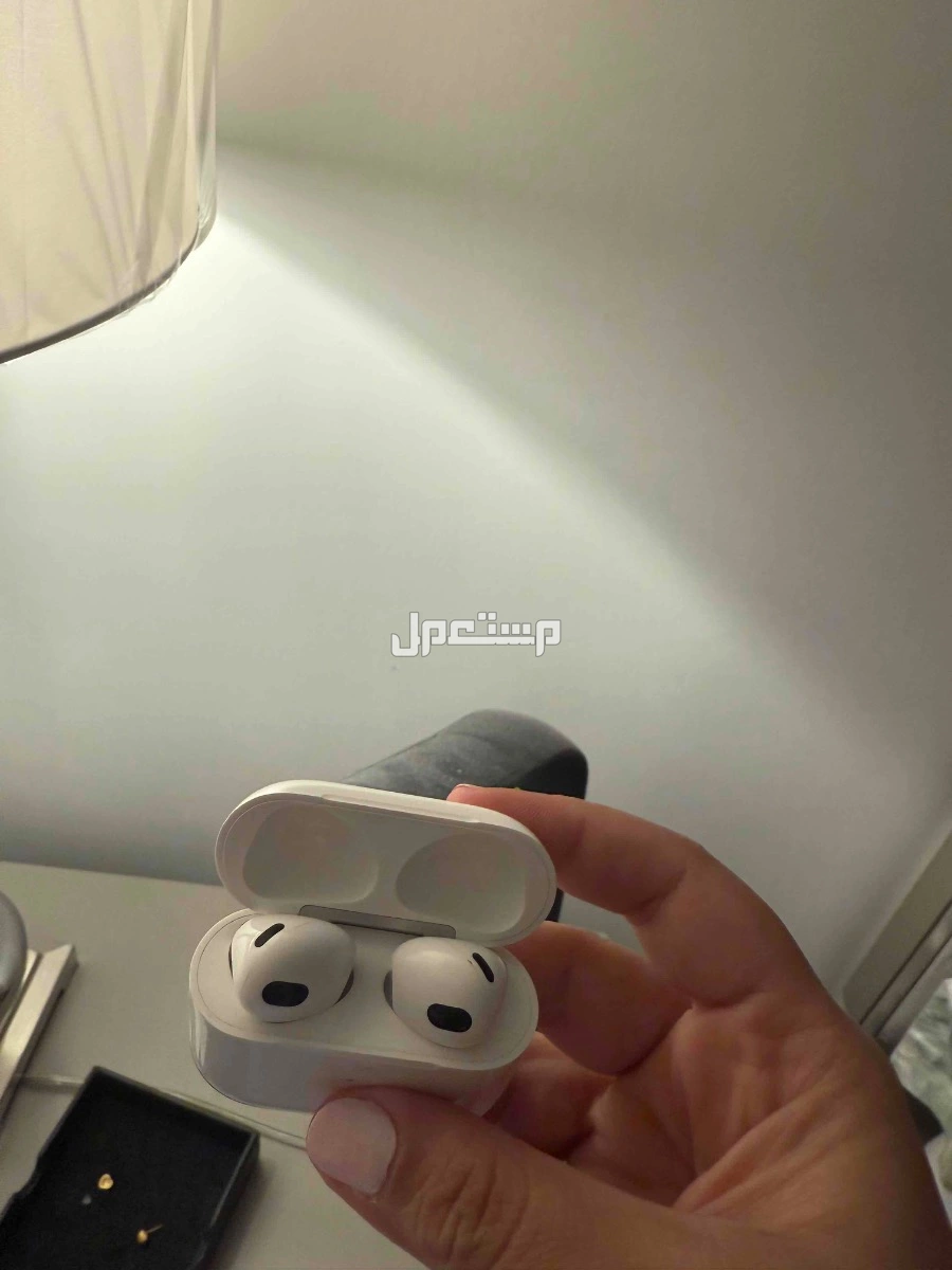 سماعه ابل الجيل الثالث  في الرياض بسعر 250 ريال سعودي