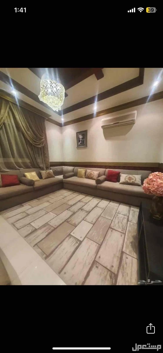 طقم كنب وستارة وطاوله و في الرياض بسعر 3 آلاف ريال سعودي