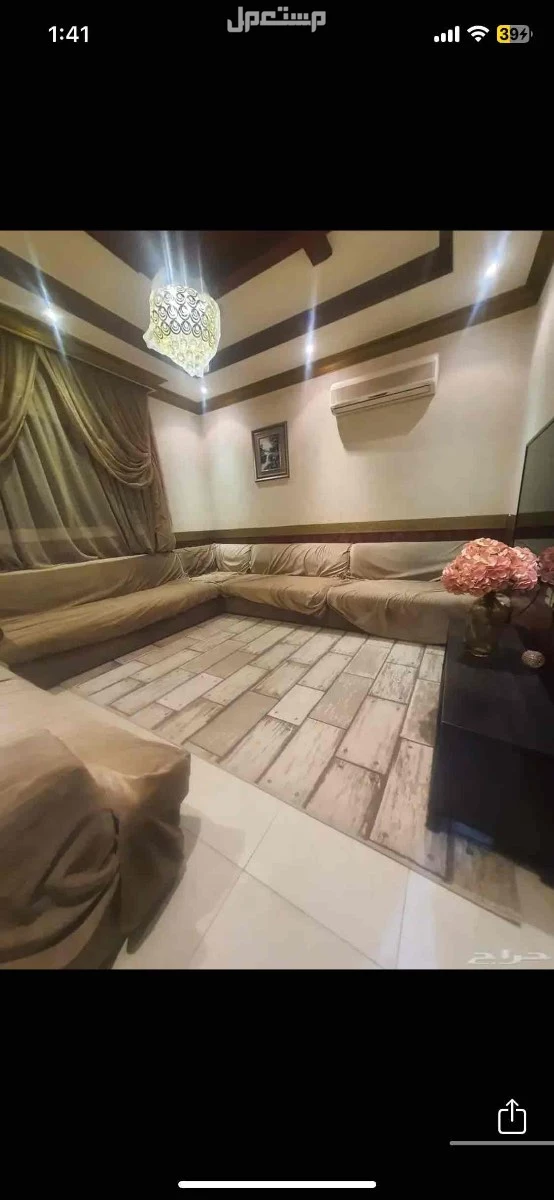 طقم كنب وستارة وطاوله و في الرياض بسعر 3 آلاف ريال سعودي