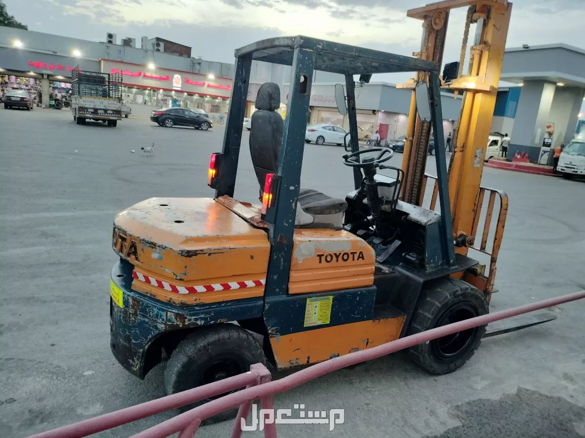 للبيع رافعه شوكيه تايوتا ديزل 3طن