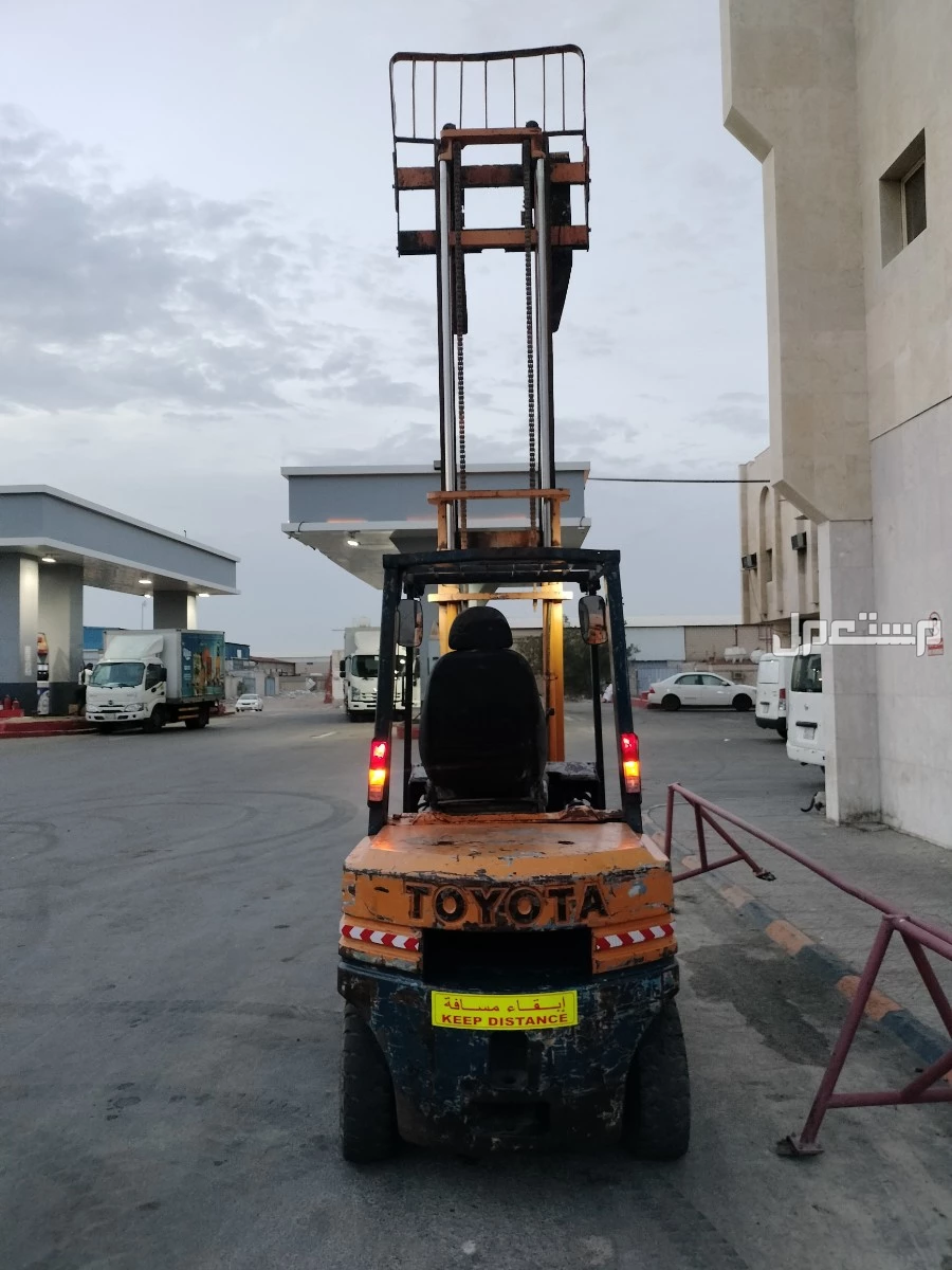 للبيع رافعه شوكيه تايوتا ديزل 3طن