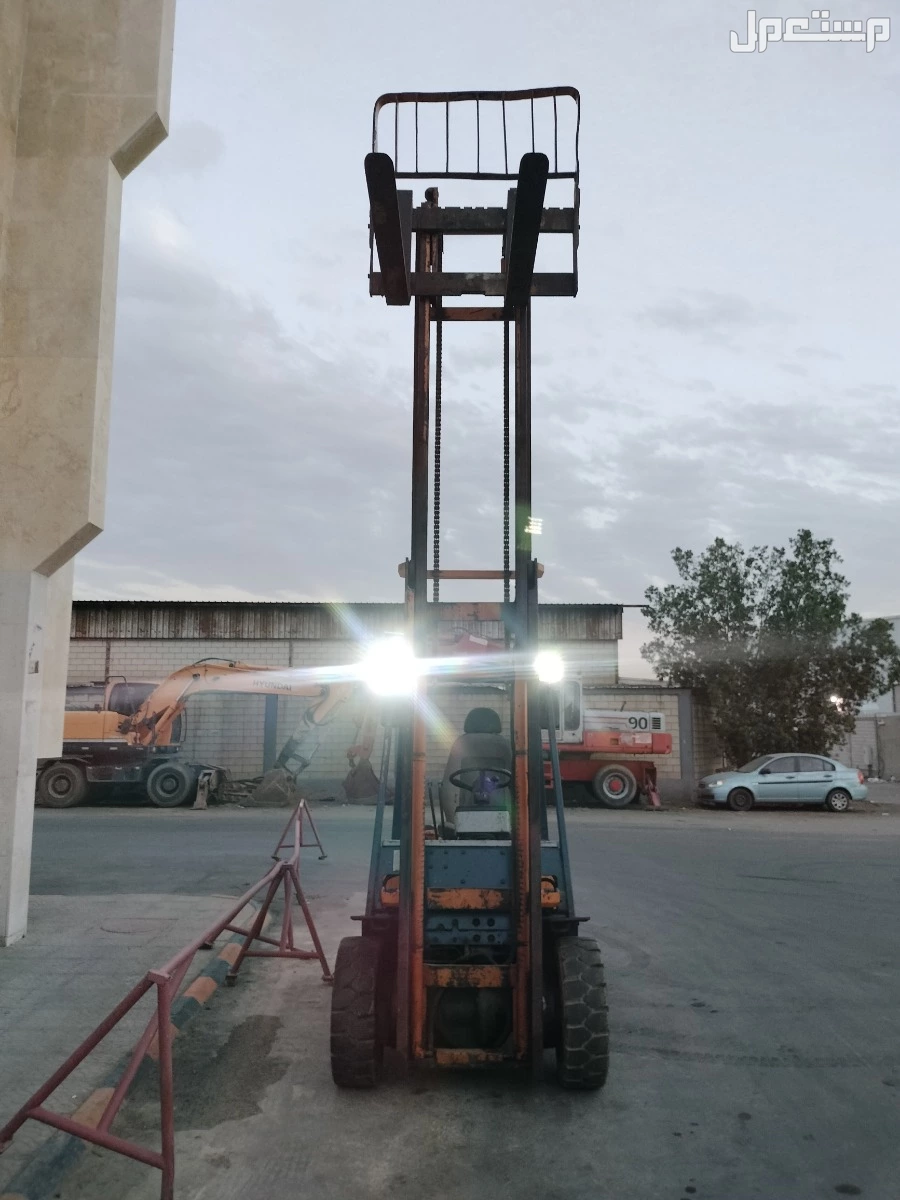 للبيع رافعه شوكيه تايوتا ديزل 3طن