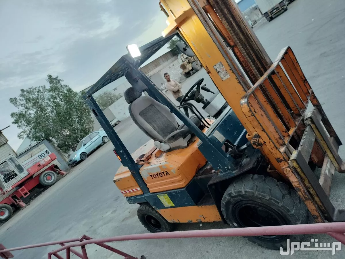 للبيع رافعه شوكيه تايوتا ديزل 3طن