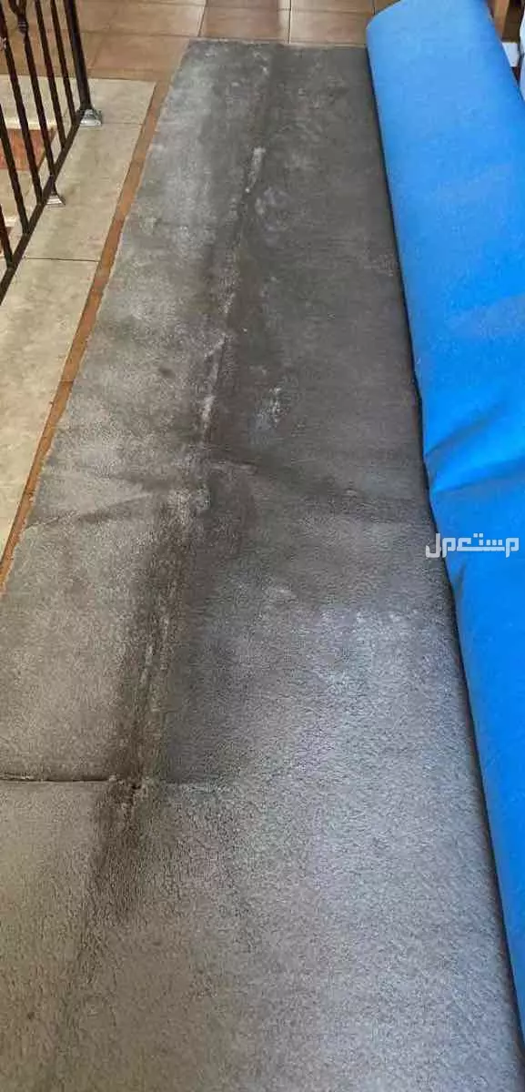 كنب ارضي + 3 ستائر  في الوجه بسعر 1800 ريال سعودي