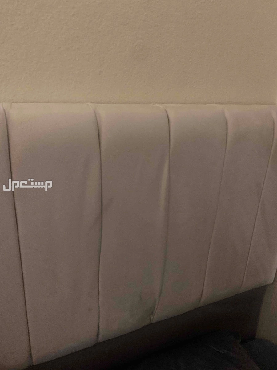 سرير نفر للبيع 200 قابل للتفاوض البسيط