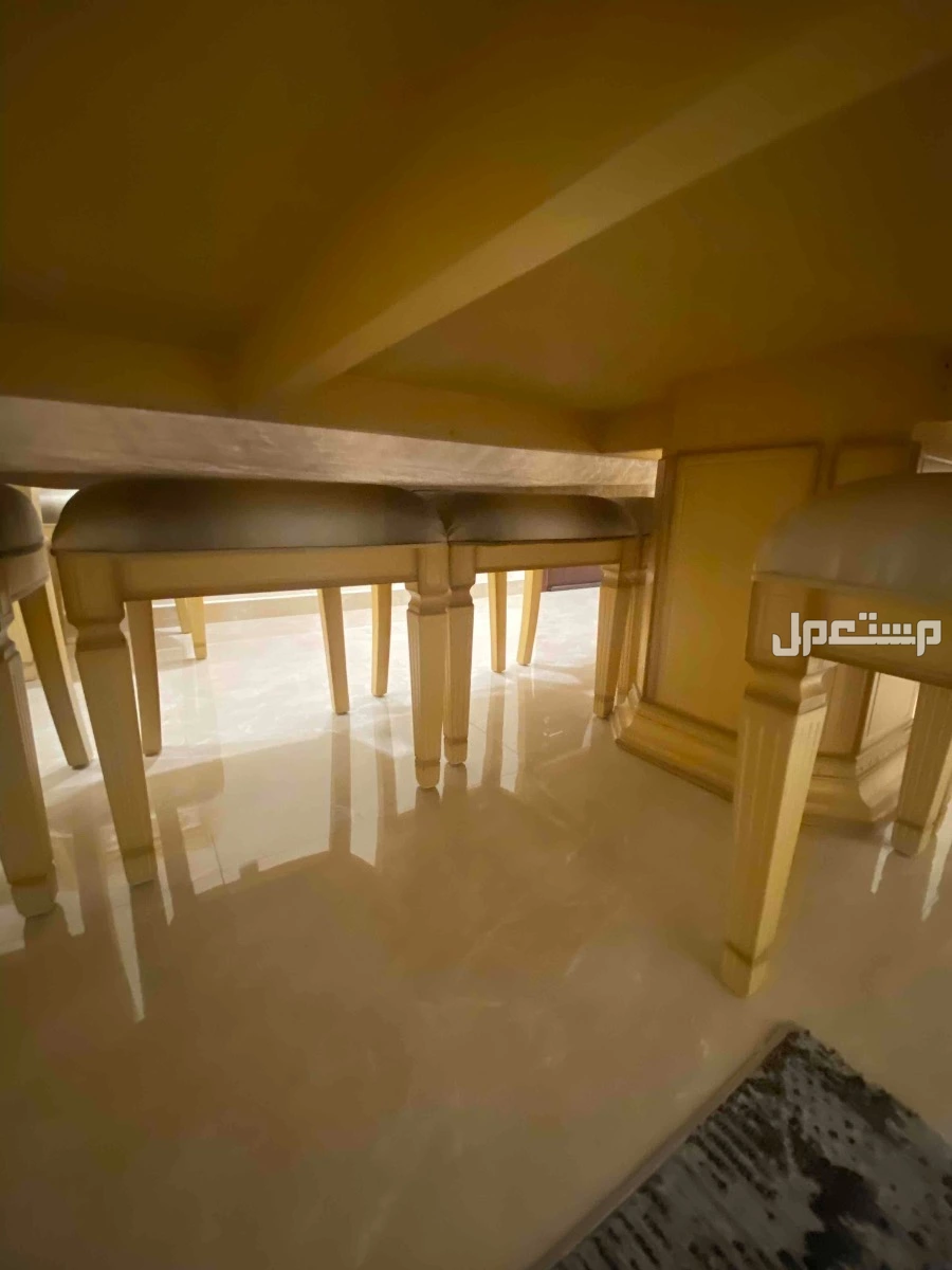 طاولة طعام 12 كرسي شبه جديدة للبيع بالدمام في الدمام بسعر 4 آلاف ريال سعودي في الدمام بسعر 4 آلاف ريال سعودي