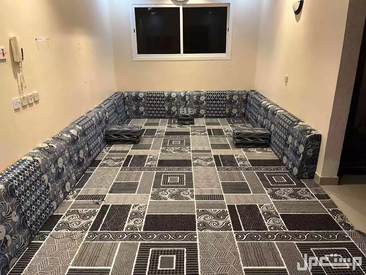 مجلس ارضي  في الرياض بسعر 300 ريال سعودي