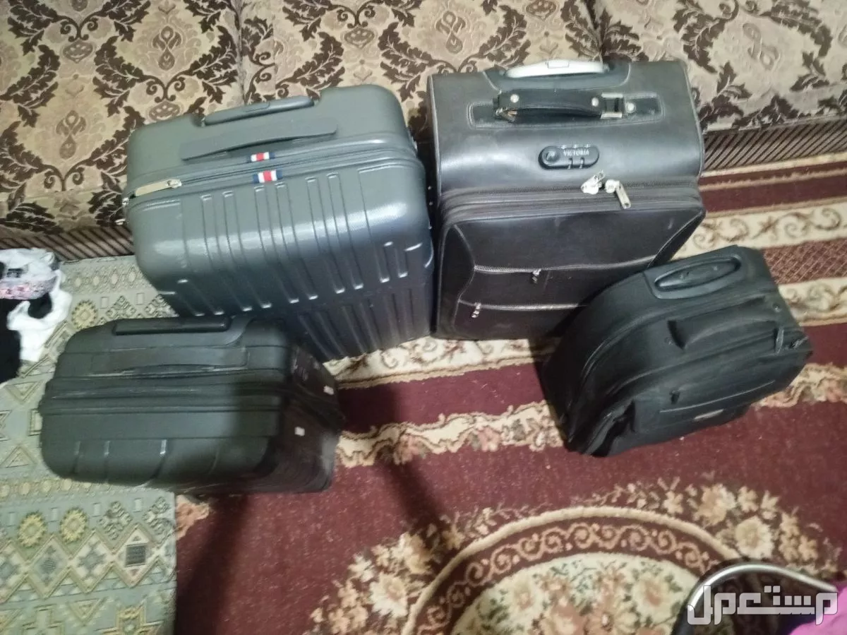 شنط السفر نظيفه للبيع 2متوسطتان و2صغيرتان الواحدة ب 40