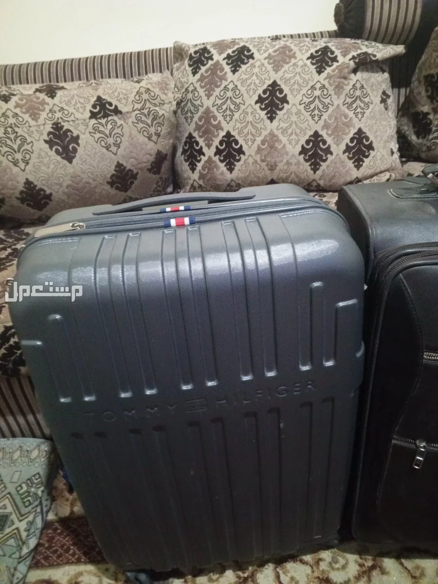 شنط السفر نظيفه للبيع 2متوسطتان و2صغيرتان الواحدة ب 40