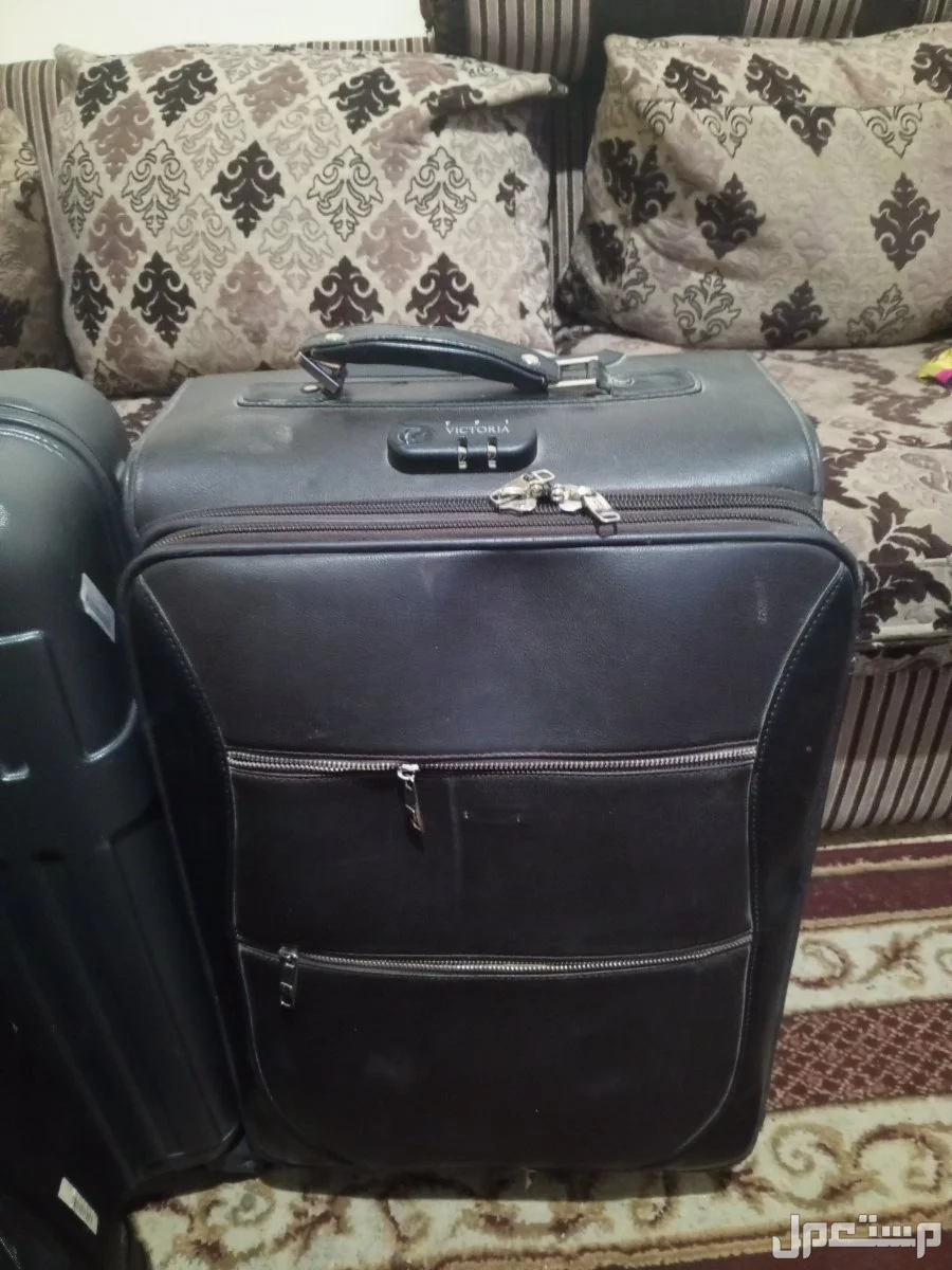 شنط السفر نظيفه للبيع 2متوسطتان و2صغيرتان الواحدة ب 40