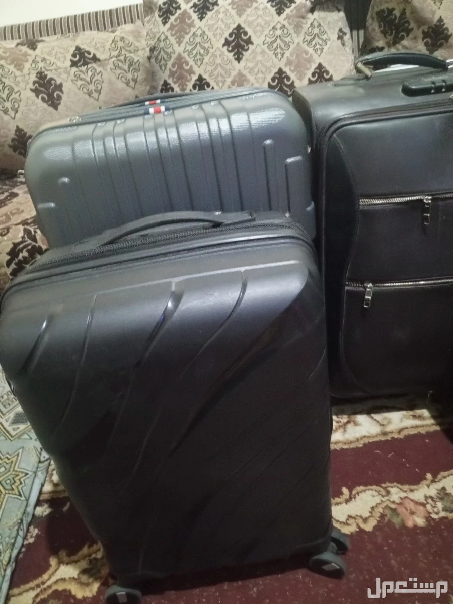 شنط السفر نظيفه للبيع 2متوسطتان و2صغيرتان الواحدة ب 40