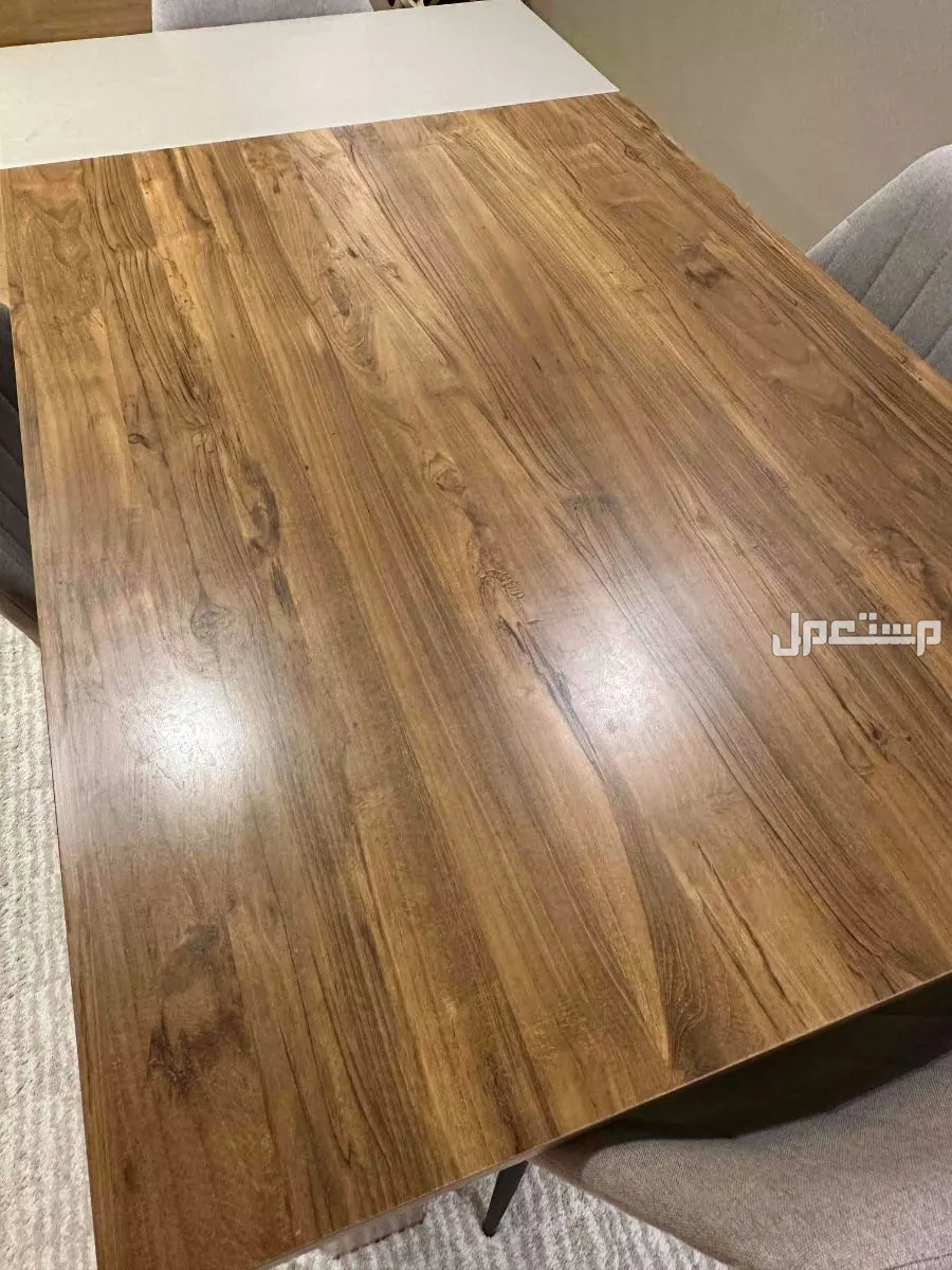 طاوله طعام للبيع في حاله ممتازه في الرياض فقط والنقل على المشتري