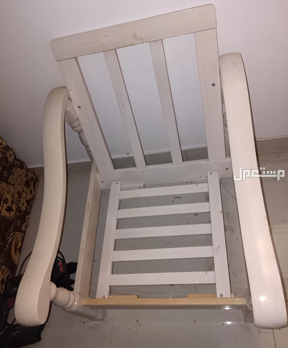 جلسة أرضية وطقمين كراسي جلوس خشب طبيعي وطاولة طعام خشب طبيعي وطقمين طاولات وسط ترابيزات
