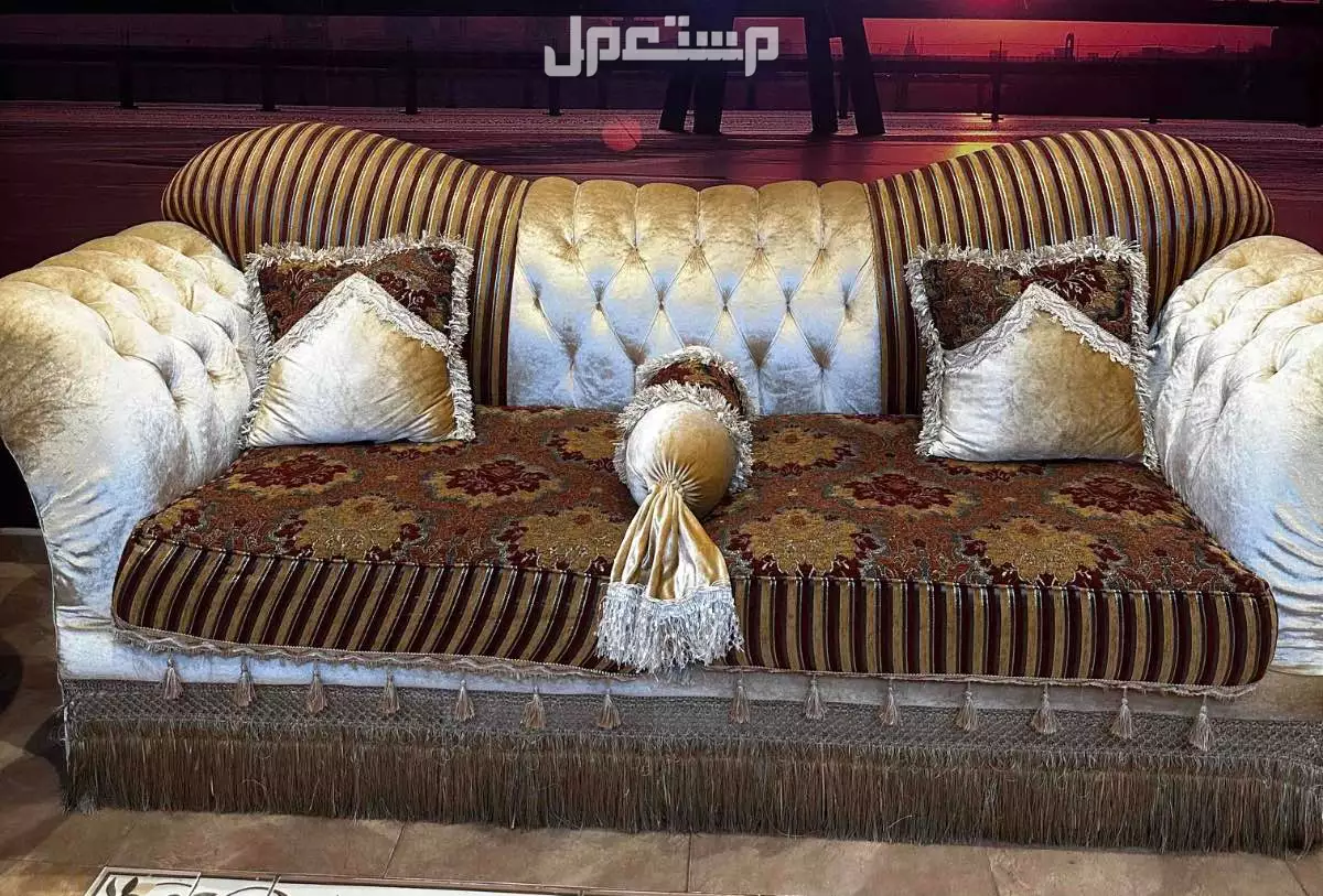 كنب منفصل نظيف جدا  2 كنب مفرد 1 كنب 2نفر 1كنب 3نفر 1كنب 4نفر 2طاولة زاويه
