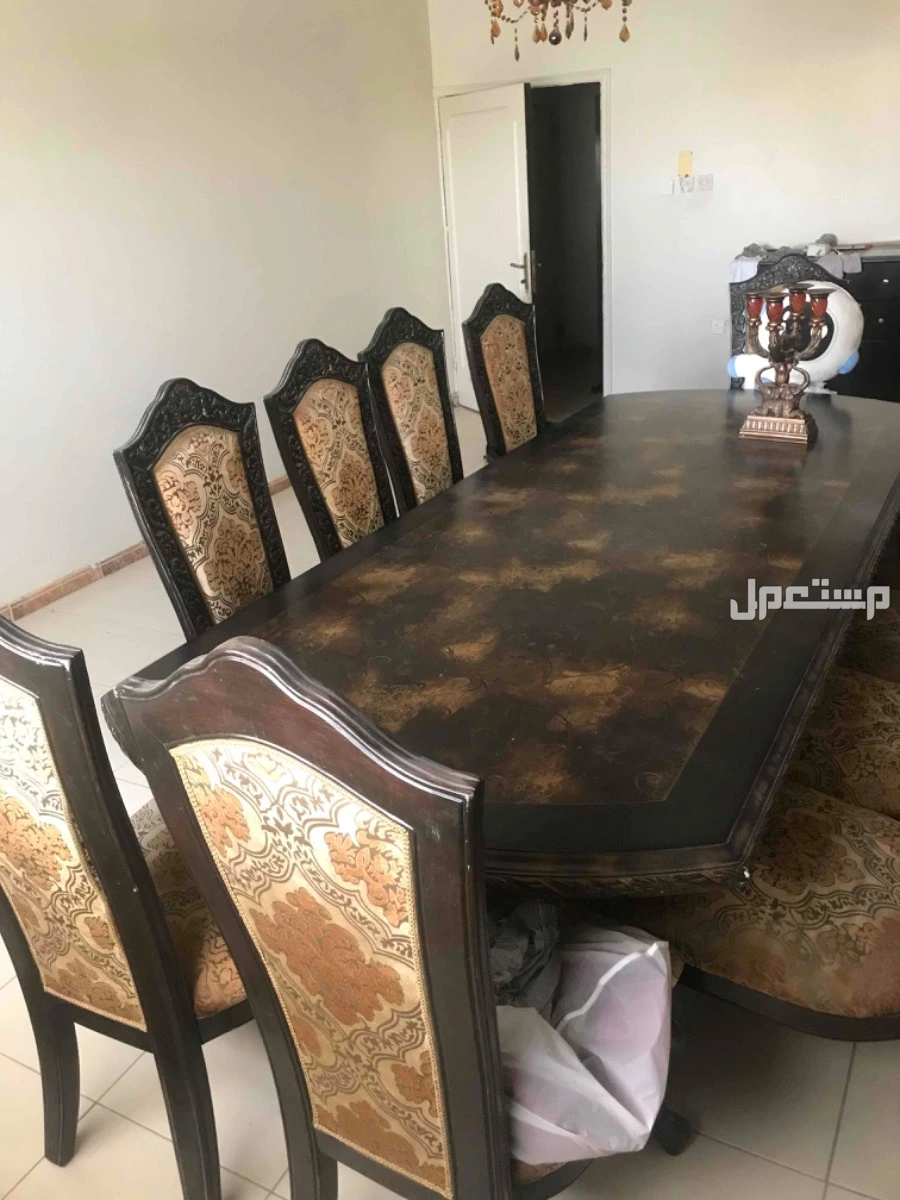 للبيع طاوله طعام في شرق الرياض
