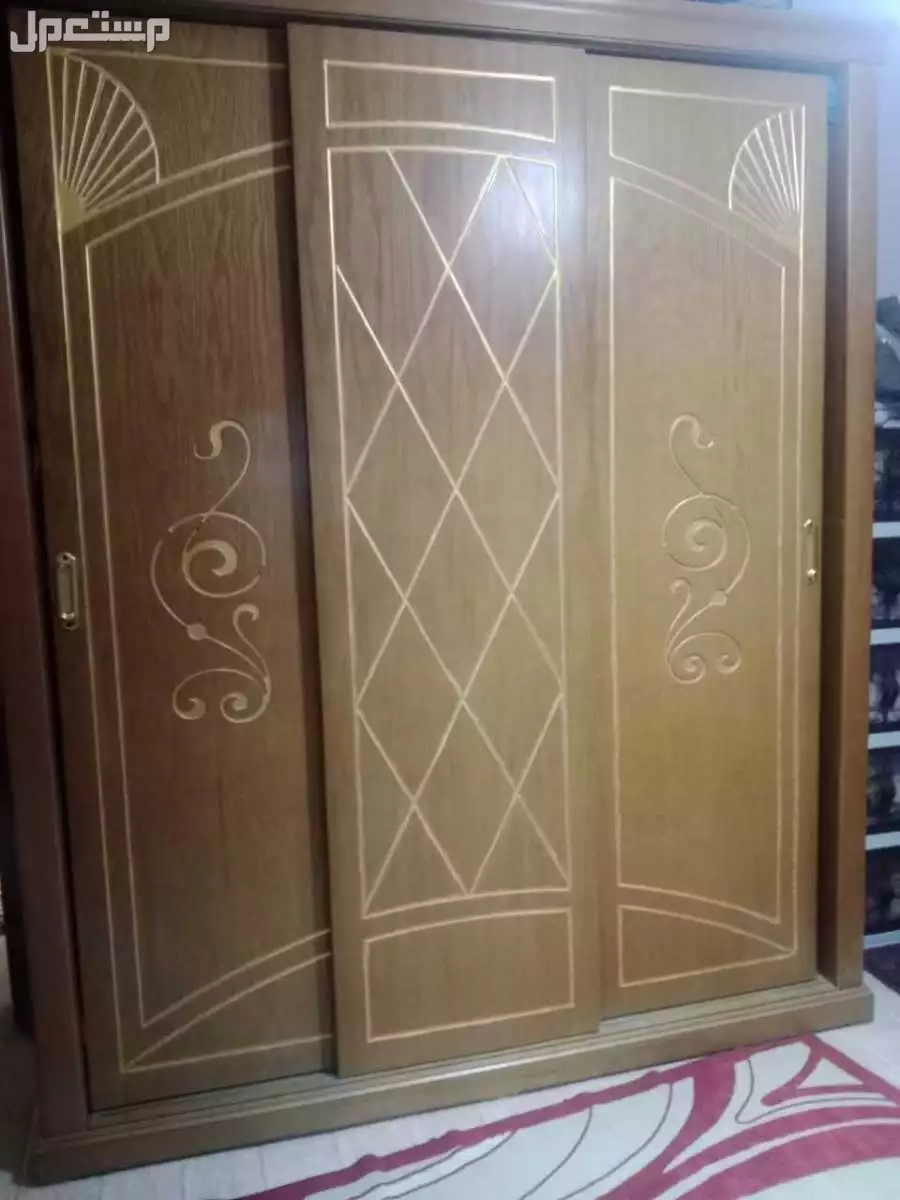 للبيع غرفه نوم اطفال بالهرم عند فندق أروبا روبا عدد اتنين سرير 120 وتسريحة ودولاب بلاكار كبير ثلاث درف جرار خشب زان الغرفة معمولة عمولة