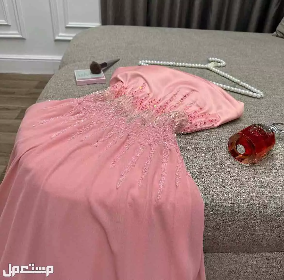 فستان ناعم و انيق يوجد توصيل ف جده و مكه