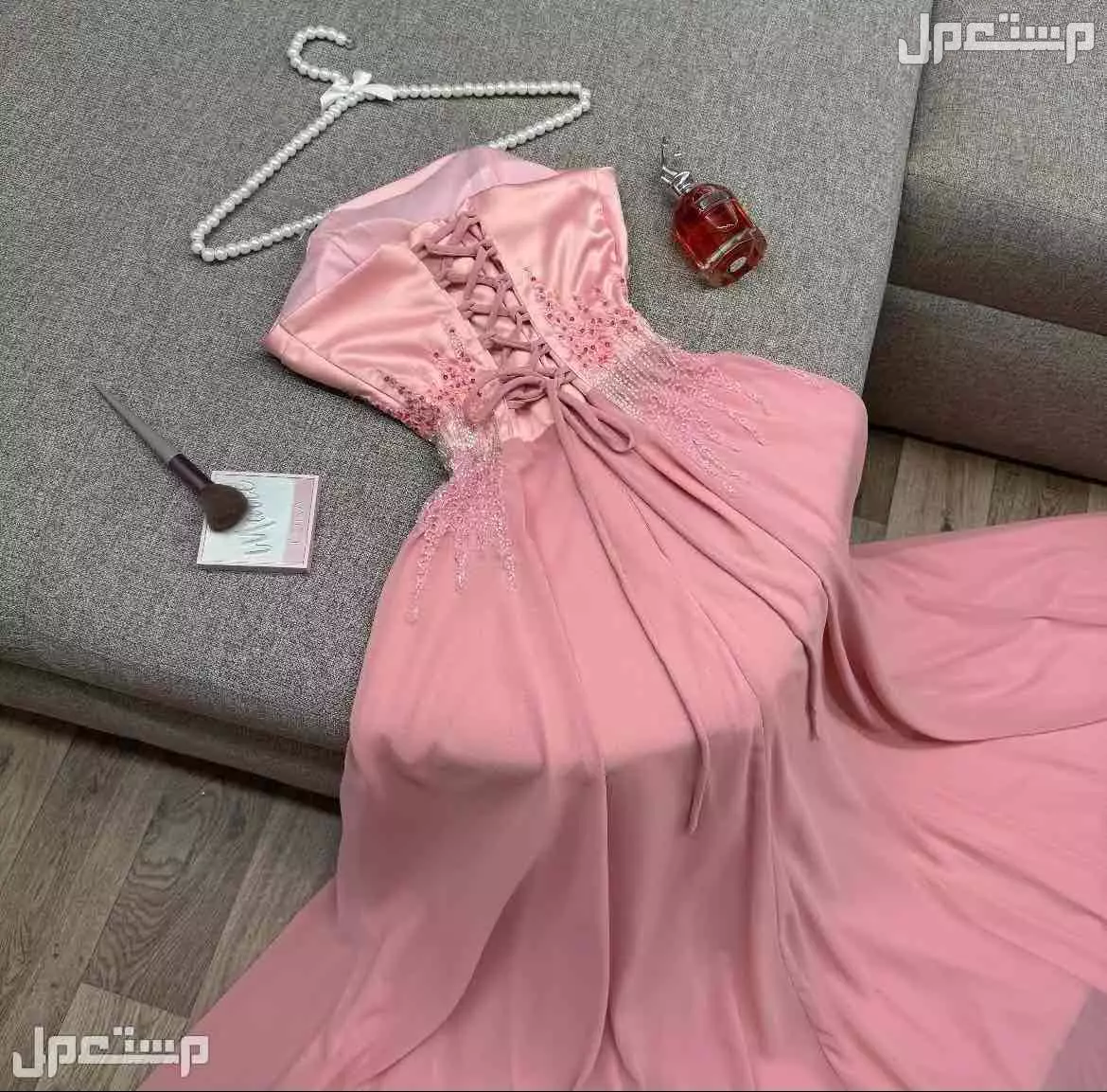 فستان ناعم و انيق يوجد توصيل ف جده و مكه