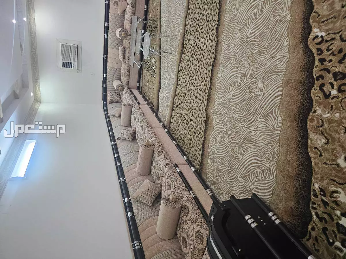 كنب للبيع  في الرياض بسعر ألف ريال سعودي