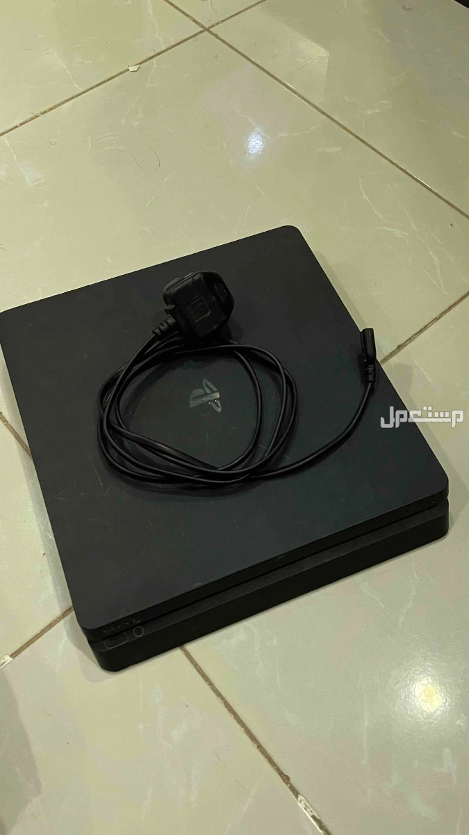 سوني 4 للبيع  نظيف ماعدا فيه عذروب التعليق يروح مع الصيانه