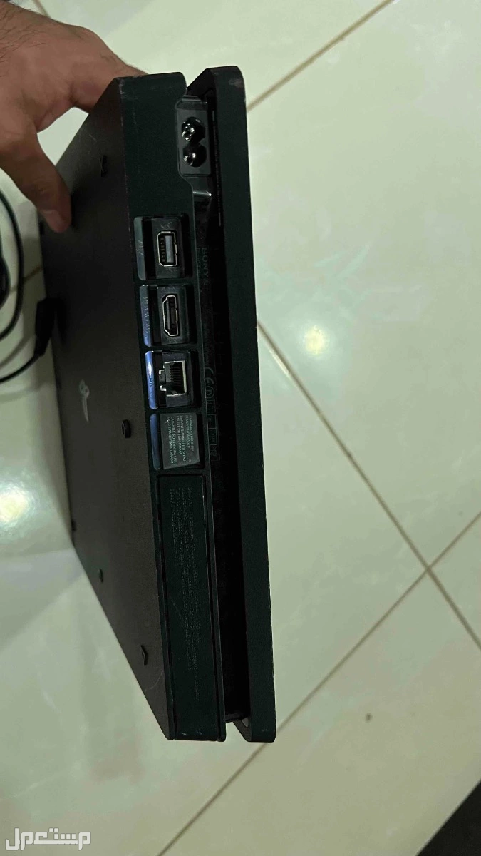 سوني 4 للبيع  نظيف ماعدا فيه عذروب التعليق يروح مع الصيانه