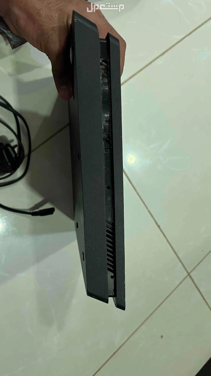 سوني 4 للبيع  نظيف ماعدا فيه عذروب التعليق يروح مع الصيانه